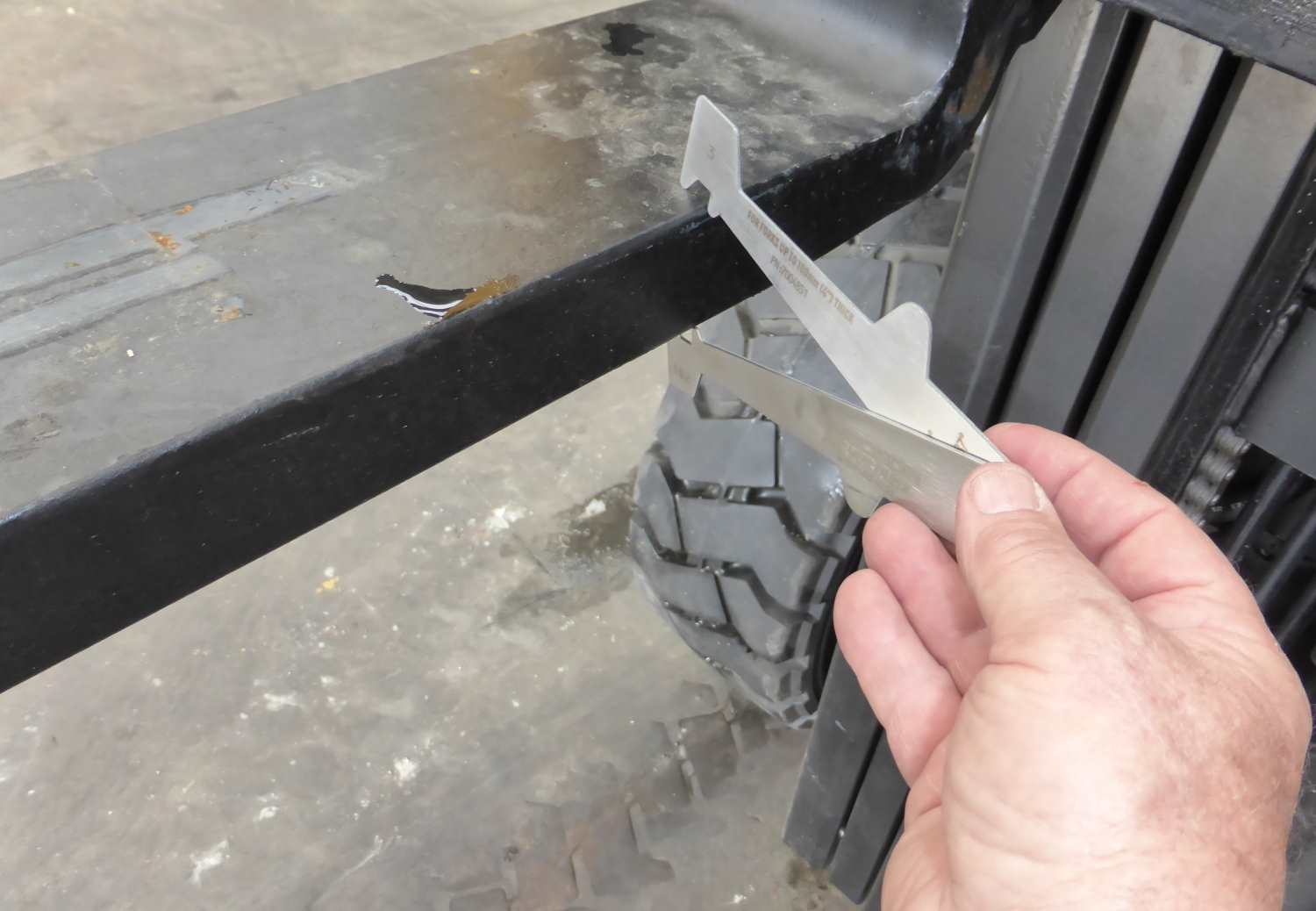 how-to-measure-wear-on-a-forklift-s-forks