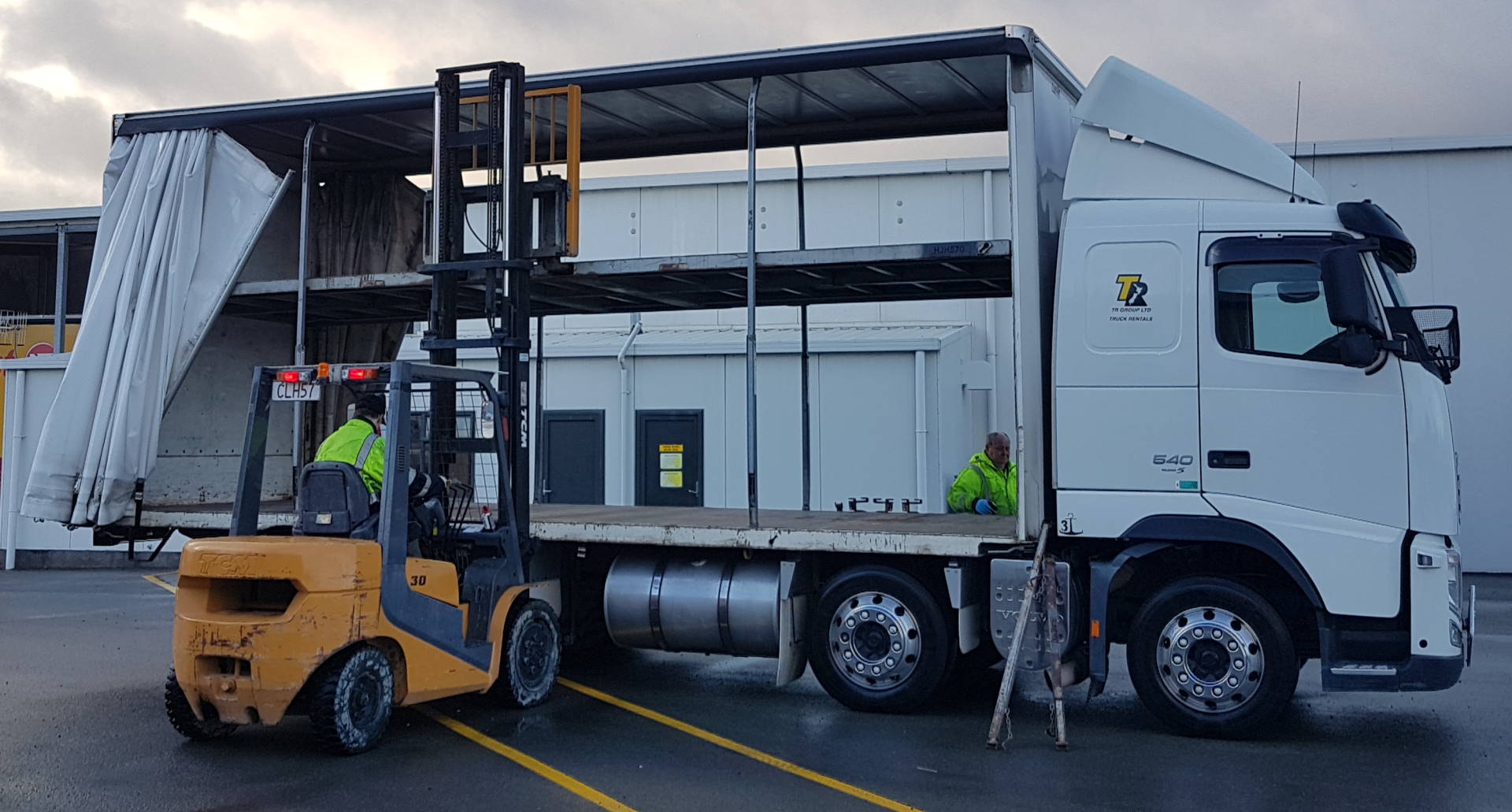 What do forklift drivers need to know about loading trucks and trailers?